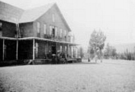 original upper geyser basin hotel